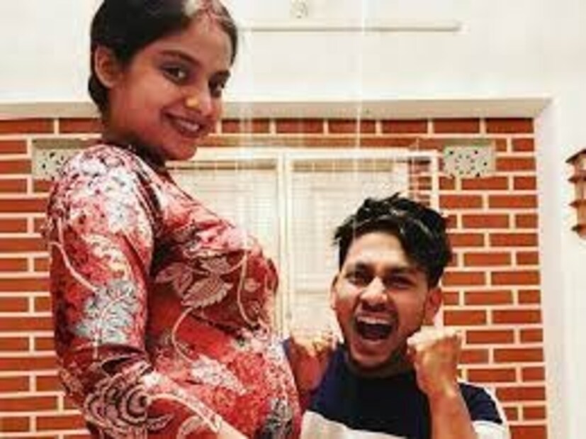 অনেক নস্টালজিয়া জড়িয়ে রয়েছে ওই গাড়ির সঙ্গে। তবে এবার গাড়িটি বিক্রি করে দিতে হয়েছে তাঁকে। সেই কারণেই এমন পোস্ট।