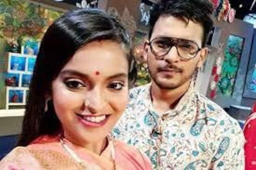 দশ বছরের সম্পর্কের ইতি বলে পোস্ট দিয়েছিলেন ঠিকই তবে ভয় পাওয়ার কোনও কারণ নেই। প্রায় এক দশক আগে নিসানের একটি গাড়ি কিনেছিলেন রাজা গোস্বামী। সেটিতে অনেকদিন ঘুরেছেন তাঁরা। 
