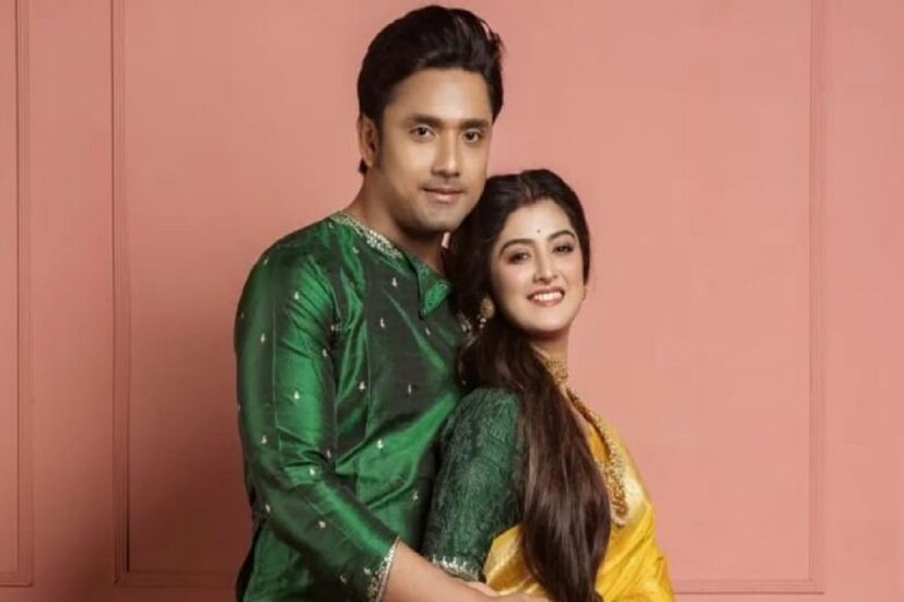 অভিনেত্রী শ্বেতা ভট্টাচার্যের পোস্টে উদ্বেগ প্রকাশ করেছেন রুবেলের অনুরাগীরা। সকলেই রুবেলের সুস্থ হয়ে ওঠার জন্য প্রার্থনা করছেন।