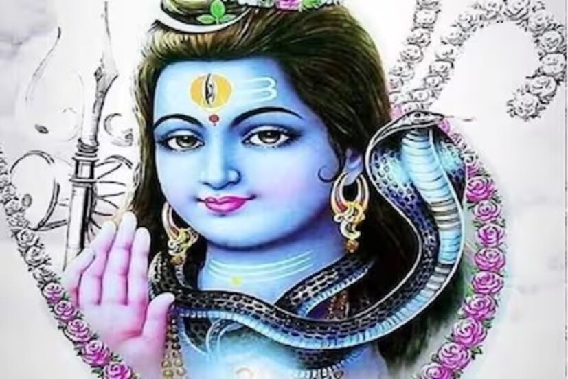 শ্রাবণমাসের সোমবার শিবের রুদ্রাভিষেক এবং যজ্ঞ আত্মিক শোধন করে বলেই ভক্তদের বিশ্বাস৷ মনের শান্তি বজায় রেখে পূর্ণ করে সব অভিলাষ৷