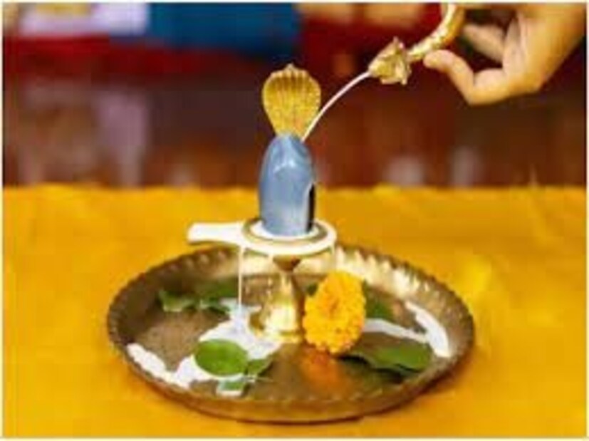 জল দিয়ে রুদ্রাভিষেকের সময় সর্বদা তাম্রপাত্র ব্যবহার করুন৷