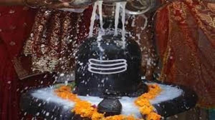 রুদ্রাভিষেকের সময় সাত্তিক পোশাক পরুন৷ উপবাসব্রত পালন করে সাত্তিক আহারে উপবাস ভঙ্গ করুন৷