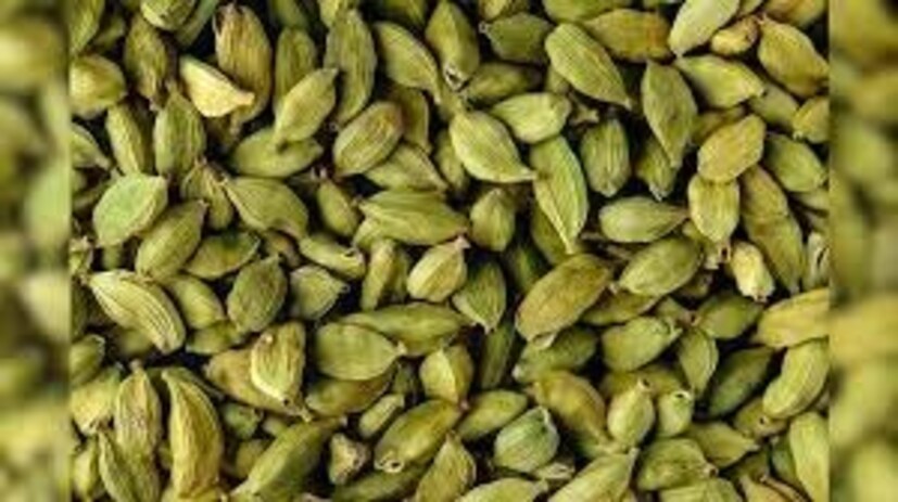 গ্যাস, অম্বল, পেট ফাঁপা-সহ বদহজমের সমস্যা নিয়ন্ত্রণ করে এলাচ৷ পাশাপাশি উৎসেচক ক্ষরণে সাহায্য করে৷