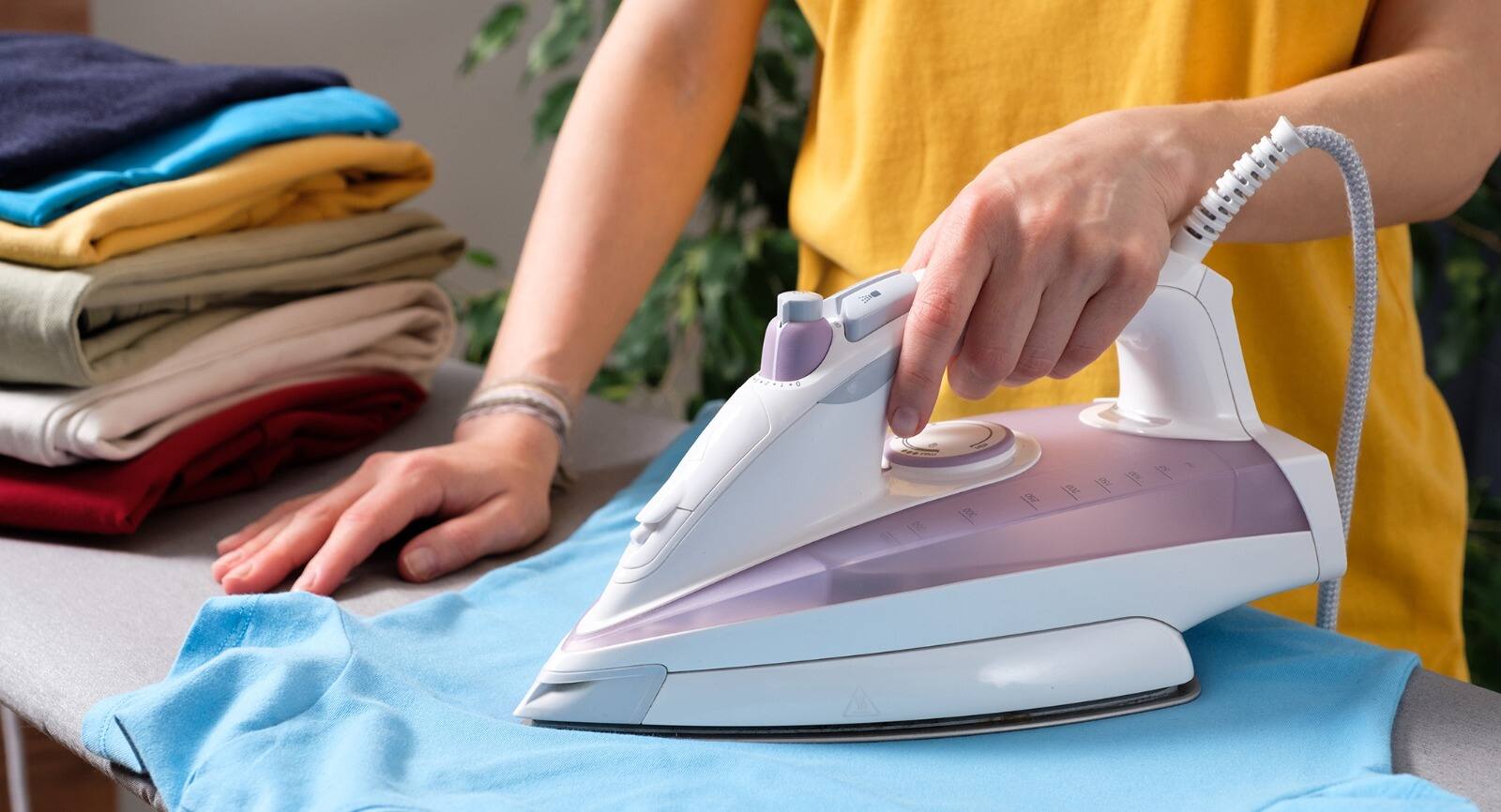 Steam Press Vs Normal Iron অজান্তেই এই ভুলগুলি করছেন? ইস্ত্রি করার