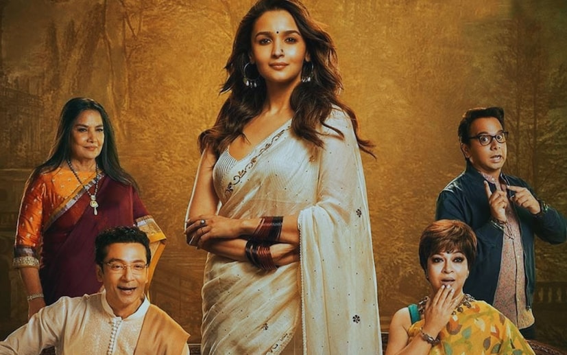 সাত বছরের পর এই ছবির হাত ধরেই ফিরলেন পরিচালক হিসাবে করণ জোহর। আলিয়া ভাট এবং রণবীর সিংকে মুখ্য চরিত্রে রেখে বোনা বর্ণিল সেই গল্পে আছে প্রেম, সামাজিক বার্তা আর লিঙ্গকাঠামোকে ভেঙে গুড়িয়ে দেওয়ার তাগিদ।