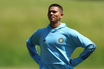 Yashasvi Jaiswal: অভিষেকে ১৫টি রেকর্ড, অবিশ্বাস্য নজির যশস্বী জয়সওয়ালের