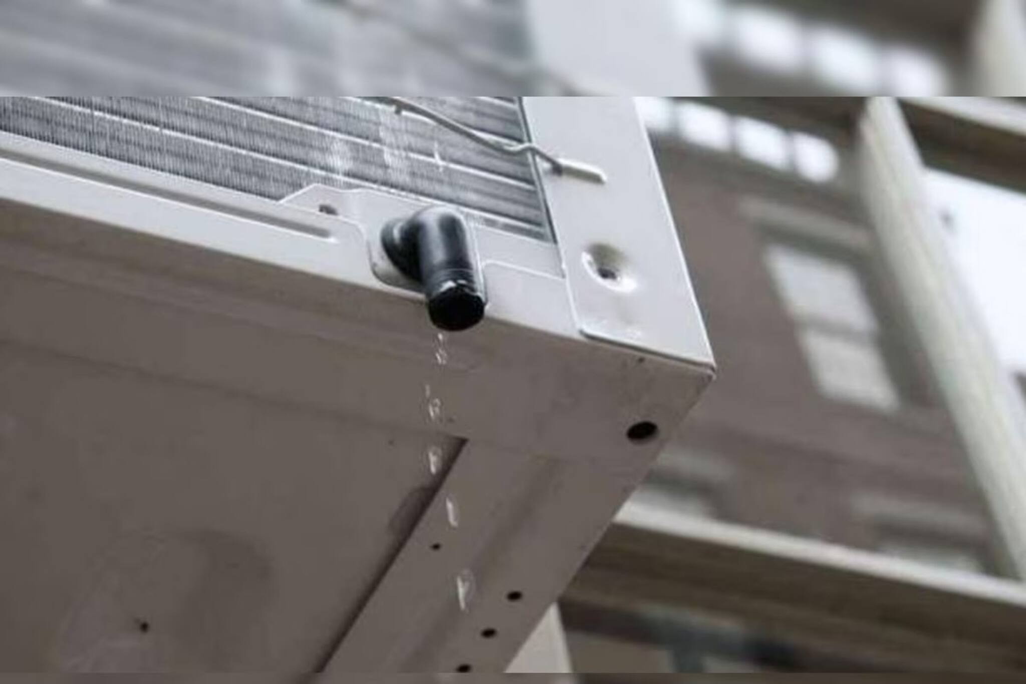 AC-র জল ফেলে দেন? না ফেলে এই কাজে লাগান এসির জল