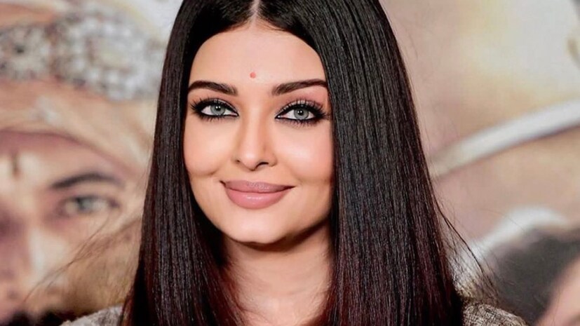 ঐশ্বর্য রাই বচ্চন-- অমিতাভের বৌমা নাকি পাবলিক অ্যাপিয়ারেন্স-এর সময় খুবই দুর্ব্যবহার করেন, এমনটাই অভিযোগ। 