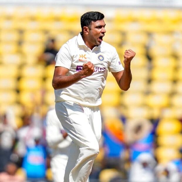 বিশ্ব টেস্ট চ্যাম্পিয়নশিপের ফাইনালে সুযোগ না পাওয়ার আক্ষেপ তো রয়েইছো। কবে বরাবর কামব্যাকে বিশ্বাসে রবিচন্দ্রন অশ্বিন। ওয়েস্ট ইন্ডিজের বিরুদ্ধে প্রথম টেস্টে দলে ফিরেই প্রথন ইনিংসে পাঁচ উইকেট নিয়েছেন অশ্বিন। সঙ্গে গড়েছেন ৬টি রেকর্ড।