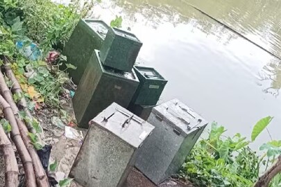 নির্বাচনের ২১ দিন পর জলের তলা থেকে উদ্ধার ব্যালট বাক্স