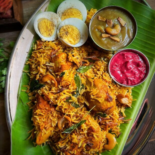 প্রশ্ন ২ - ভারতের কোন রাজ্যে মানুষ কলা পাতায় খাবার খায়? উত্তর ২ - কেরালায় মানুষ কলা পাতায় খাবার খায়।