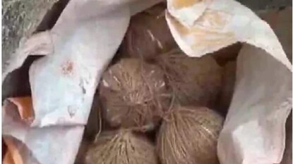 বুথের কিছুটা দূরেই উদ্ধার হয় বোমা বুথের কিছুটা দূরেই উদ্ধার হয় বোমা