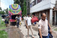 ভোটের ৬ ঘণ্টা পর... বাস থেকে নামলেন ওঁরা কারা...? হুগলিতে দেখে হা সবাই!