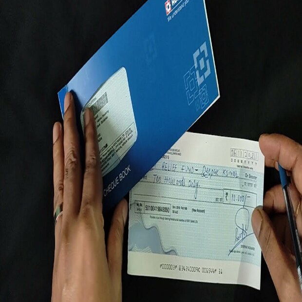 মূলত, যাঁর চেক বাউন্স হয়েছে তাঁকে ডাকযোগে একটি চেক রিটার্ন মেমো পাঠানো হয়। তাই চার্জ নেওয়া হয়। তবে তা না হলে অভিযোগ নেওয়া হবে না বলে জানান তিনি। যদি কেউ তাঁর মোবাইলে চেক বাউন্স চার্জের কোনও মেসেজ পান, তাহলে অবিলম্বে সেই চার্জ পরিশোধ করে দেওয়াই ভাল।