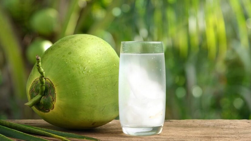 ডাবের জলে পুষ্টিগুণ ডায়েটিশিয়ান আয়ুশির মতে, দুধের চেয়ে ডাবের জলে বেশি পুষ্টি পাওয়া যায়। এতে ফ্যাট যেমন নামমাত্র, তেমনই যারা এটি নিয়মিত সেবন করেন তাদের শরীরে পটাশিয়াম, সোডিয়াম, ক্যালসিয়াম, ম্যাগনেসিয়াম ও অ্যান্টিঅক্সিডেন্ট বাড়ে।