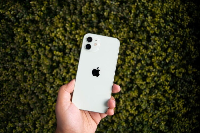 iPhone 15-তে ব্যবহার করা হতে পারে Apple’s Bionic A16 চিপসেট। অন্য দিকে, নতুন A17 SoC ব্যবহার করা হতে পারে iPhone 15-এর প্রো মডেলে। (ছবি: আইফোন ১১)