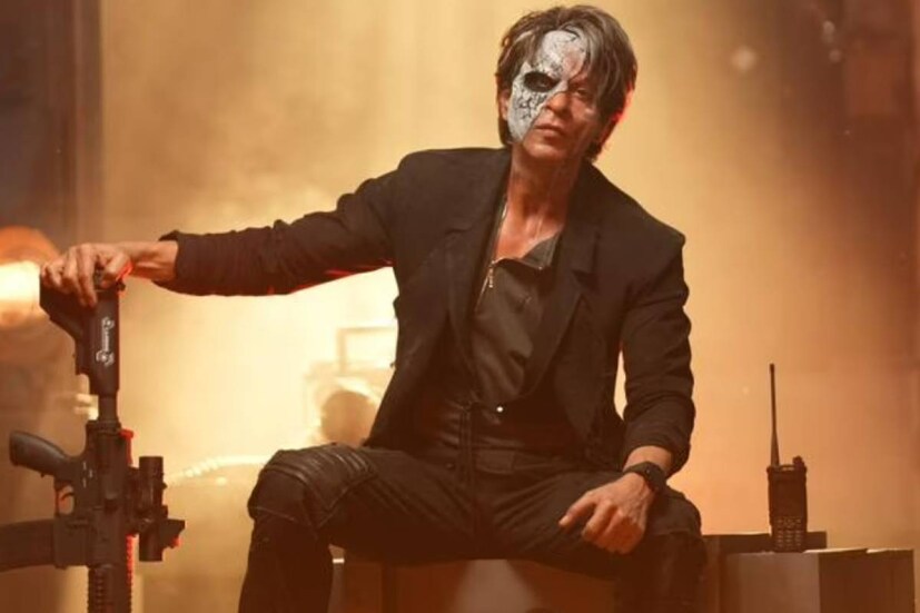 জওয়ান জ্বরে কাবু সিনে প্রেমিরা। বলিউডের ইতিহাসে একের পর এক রেকর্ড ভেঙে তছনছ করে দিচ্ছেন শাহরুখ খান। 