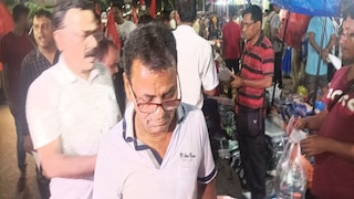 মধ্যরাতে হাটে লিফলেট বিলি! মধ্যরাতে হাটে লিফলেট বিলি!