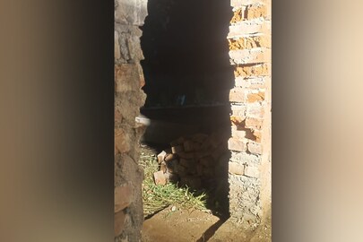 স্ট্রং রুমের দেওয়াল ভাঙা দেখেই চক্ষু চড়কগাছ বিরোধীদের প্রতিবাদে বিক্ষোভ স্ট্রং রুমের দেওয়াল ভাঙা দেখেই চক্ষু চড়কগাছ বিরোধীদের প্রতিবাদে বিক্ষোভ