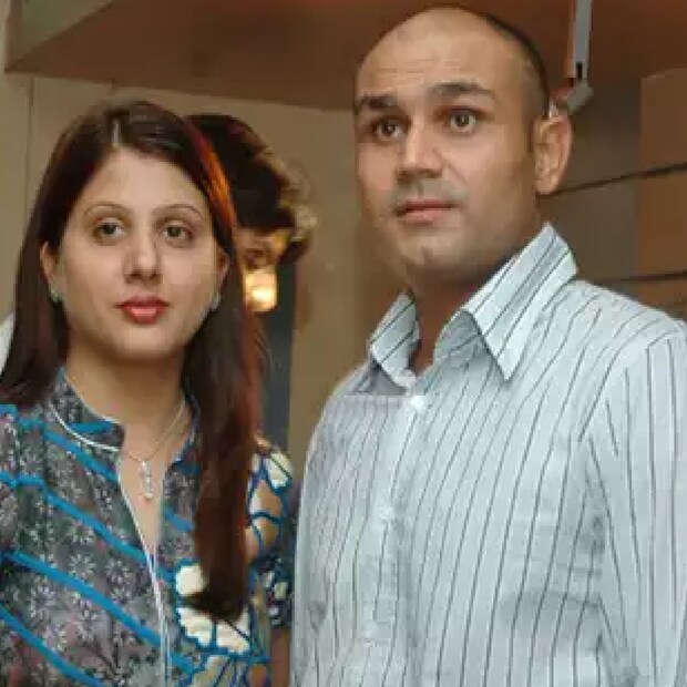 আন্তর্জাতিক ক্রিকেটে শেহওয়াগের ১৬ হাজারের বেশি রান রয়েছে। আর্যবীর ও ভেদান্ত, দুই ছেলের বাবা তিনি। এখন তাঁকে দেখা যায় ধারাভাষ্যকার হিসেবে।