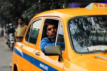 কলকাতার হলুদ ট্যাক্সি এবার মোবাইল অ্যাপে! ফোনে আঙুল ছুঁইয়েই ডেকে নিন 'এইভাবে'... কলকাতার হলুদ ট্যাক্সি এবার মোবাইল অ্যাপে! ফোনে আঙুল ছুঁইয়েই ডেকে নিন 'এইভাবে'...