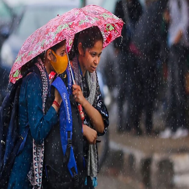 আবার দেশের কয়েকটি রাজ্যে ভারী বৃষ্টির পূর্বাভাস মিলছে আবহাওয়া দফতরের তরফে। এদের মধ্যে হরিয়ানা, পঞ্জাব, চণ্ডীগড় অন্যতম।