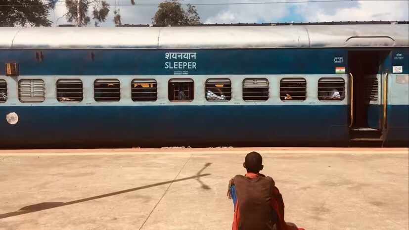 আবার শহরতলিতেও অনেক যাত্রিবাহী ট্রেন এবং লোকাল ট্রেন চলে। দিল্লি-মুম্বইয়ের মতো বড় শহরে তো বটেই। এতে মেট্রো শহর সংলগ্ন বাসিন্দাদের যাতায়াতের সুবিধা হয়। এই ছোট শহরগুলি থেকে প্রতিদিন লক্ষাধিক মানুষ কাজ বা চাকরির উদ্দেশ্যে বড় শহরগুলিতে পাড়ি দেন। সে সব ভিড়ে ঠাসা ট্রেনে ওঠাই মুশকিল, যাতায়াত করতে তো রীতিমতো কালঘাম ছুটে যায়।