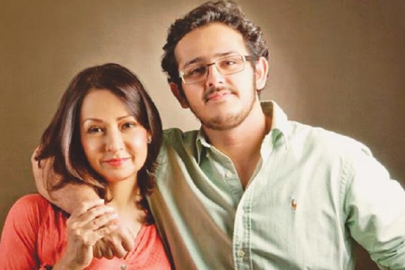 এমনকি একটি শো শুরু করেন তিনি। যা লন্ডনে শ্যুট হয়েছিল একটানা। ফলে প্রাক্তন স্বামীর সঙ্গে সম্পর্ক একেবারে তিক্ততায় পূর্ণ হয়ে যায়।