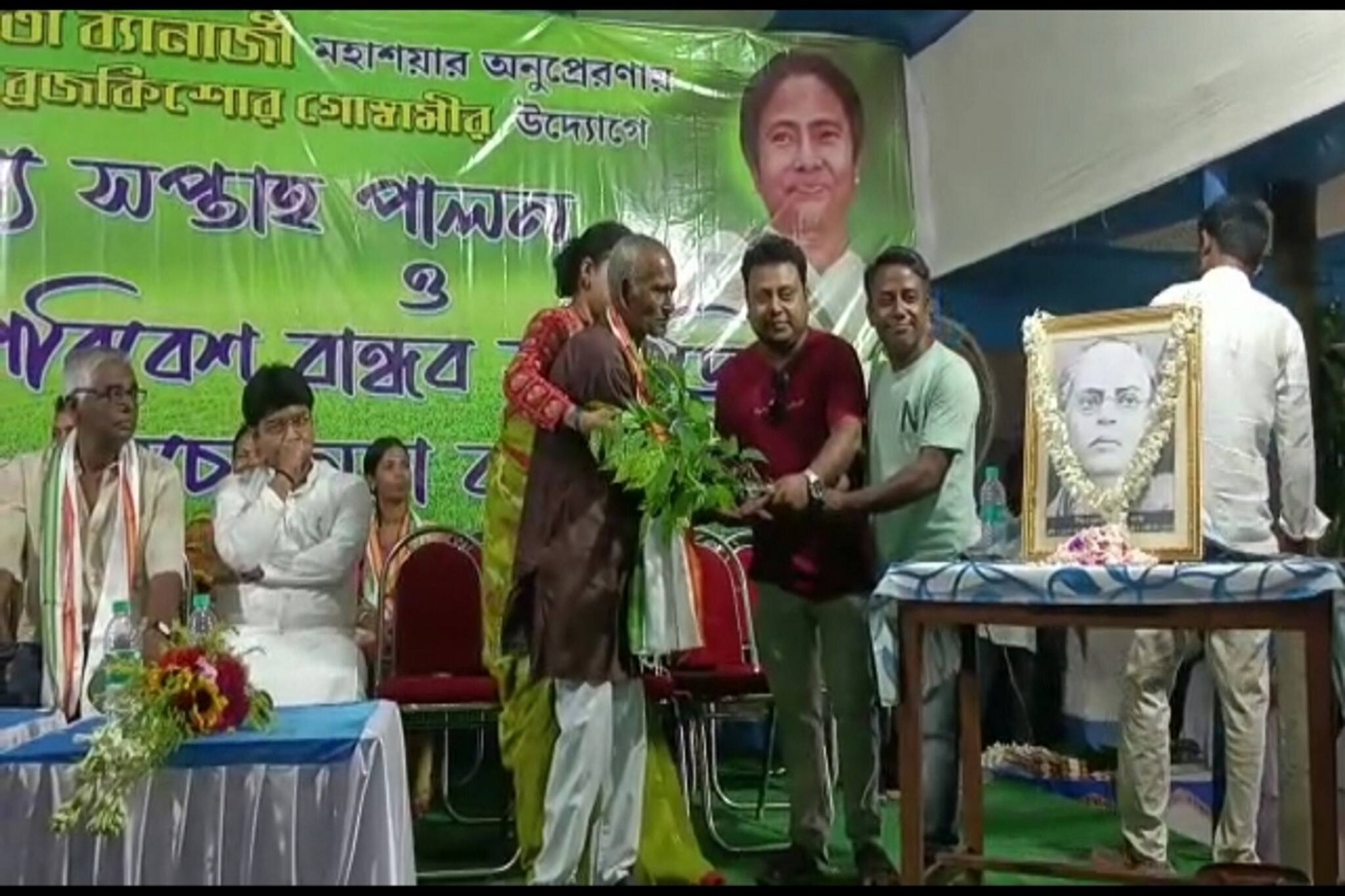 বিধায়কের দান করা গাছ বড় করে তুলতে পারলেই মিলবে পুরস্কার