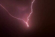 বাড়ির সামনে এসেও ঘরে ঢোকা হল না, বাজ কেড়ে নিল কৃষকের প্রাণ! সঙ্গী হল ওরাও...