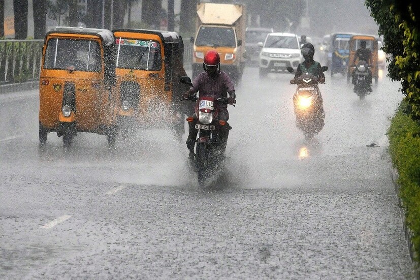 কলকাতার পাশাপাশি দক্ষিণবঙ্গের বিভিন্ন এলাকায় ঝড়বৃষ্টি হতে পারে ৷ প্রতীকী ছবি ৷ 