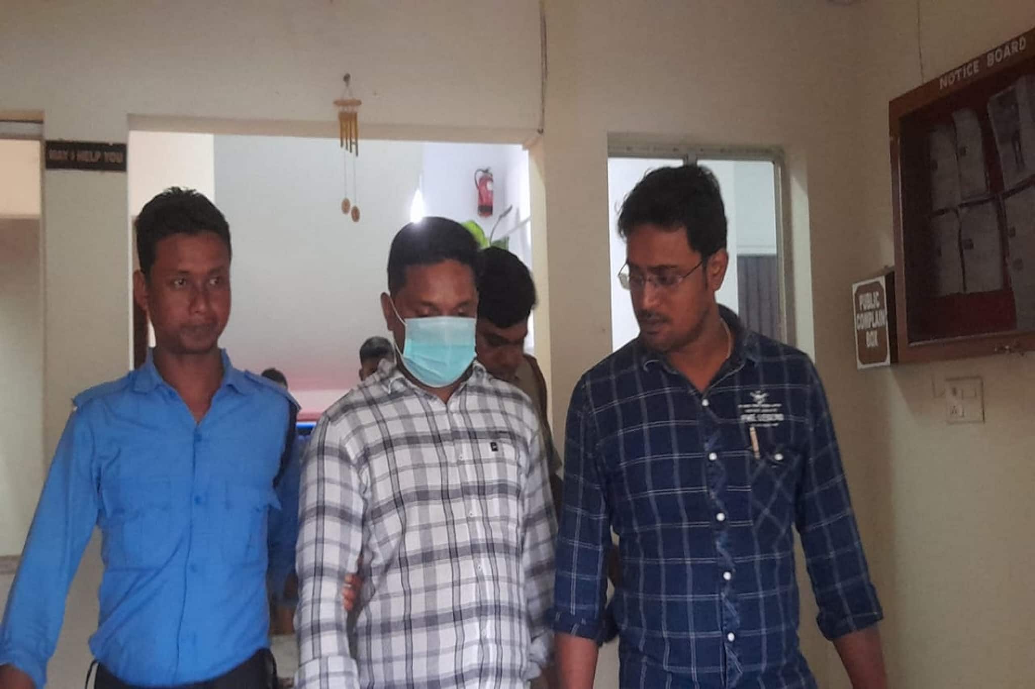 বাজারে নিষিদ্ধ কাফ সিরাপের কেনা-বেচা! এরপর কী হল শিলিগুড়িতে