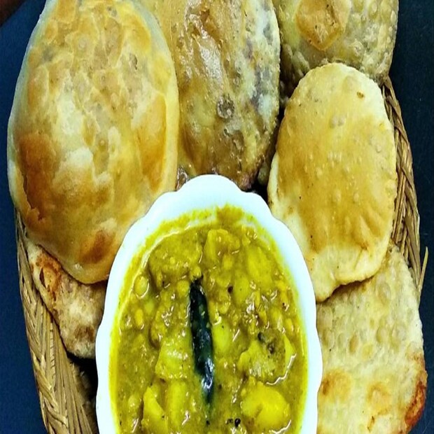 আজমেঢ় স্টেশনের কড়ি কচুরি খুবই বিখ্যাত। 