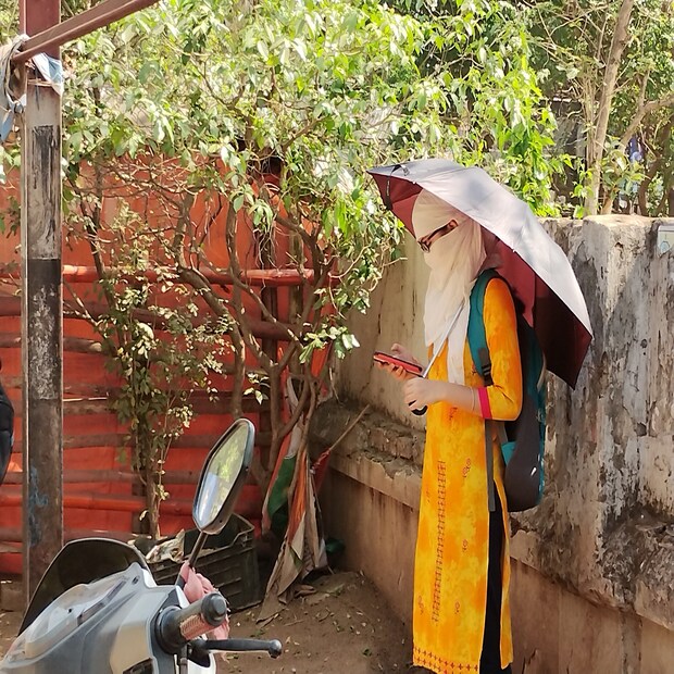 দক্ষিণ দিনাজপুরে সকাল থেকে রৌদ্রজ্জ্বল আকাশ। বাড়ছে তাপমাত্রা। গরমে নাজেহাল অবস্থা শহরের। 
