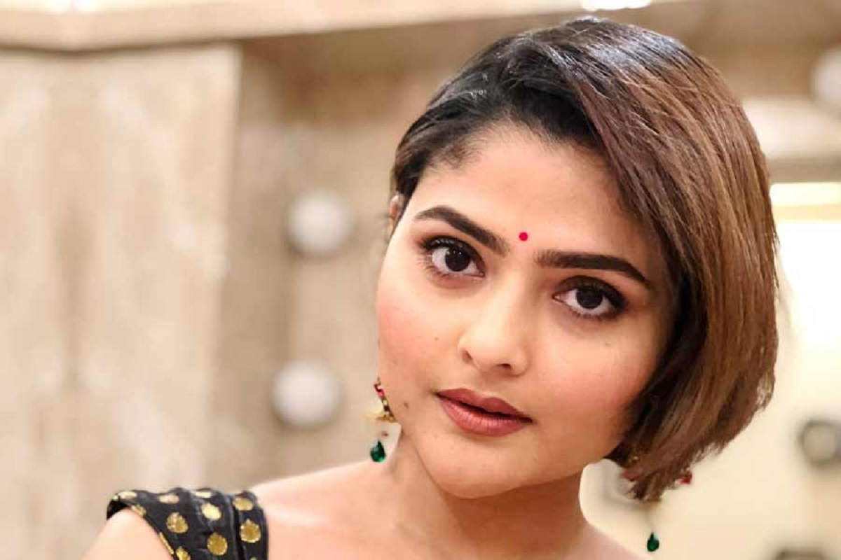 Aindrila Sharma: মরণোত্তর সম্মান পেলেন ঐন্দ্রিলা শর্মা, ''আমার মানিকের স্মৃতি আঁকড়ে এভাবেই বেঁচে থাকব'' অসহায় কান্না মায়ের