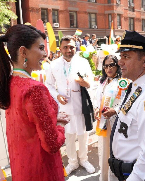 ২০০৯ সাল থেকে কর্মসূত্রে ভারতে রয়েছেন ‘কিক ২’ খ্যাত শ্রীলঙ্কার এই অভিনেত্রী।