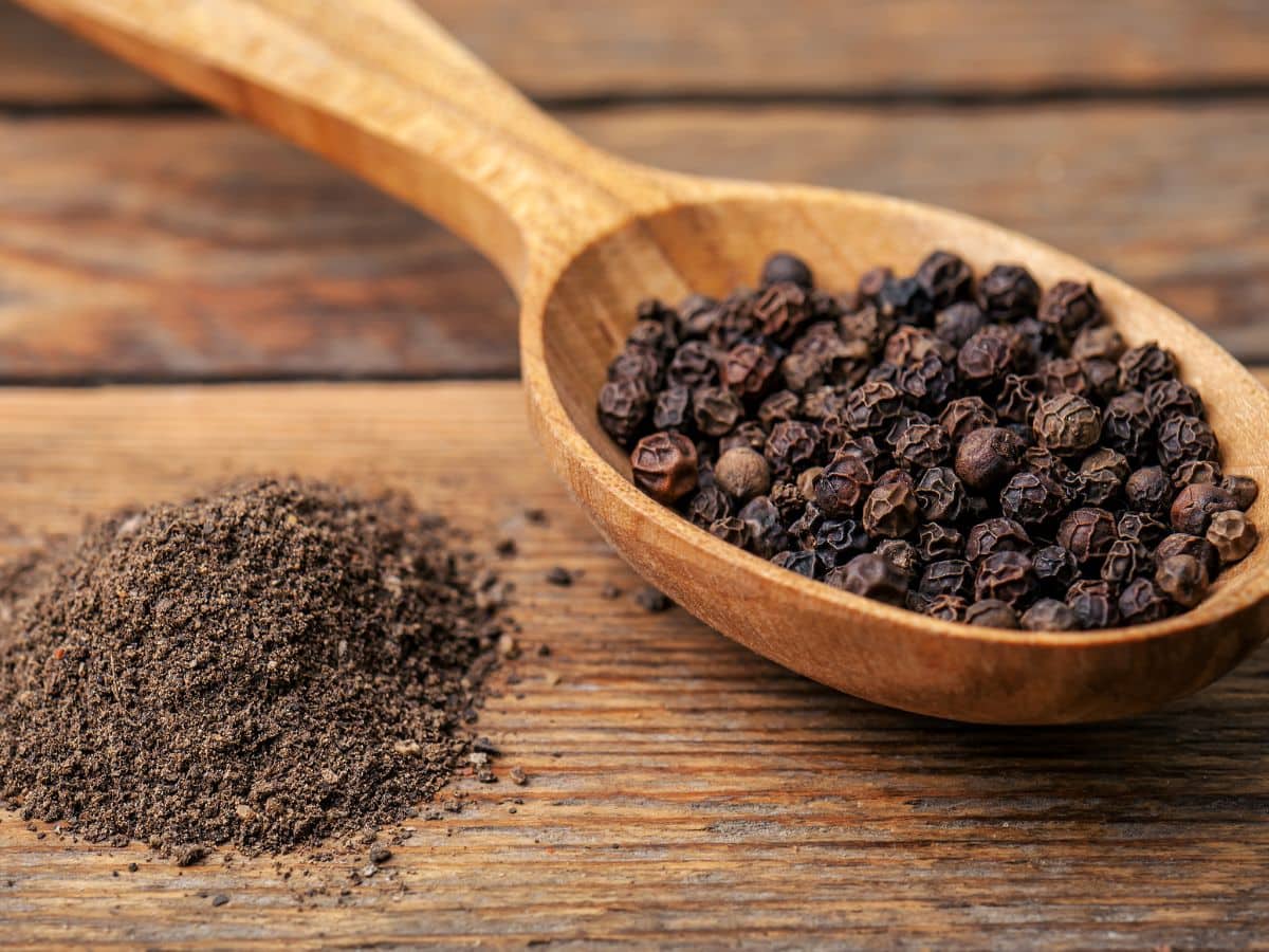 Diabetes ডায়াবেটিস থেকে ক্যানসার, সবেতেই দারুণ উপকারী গোল মরিচ, কালোর যে এত গুণ জানতেন? What