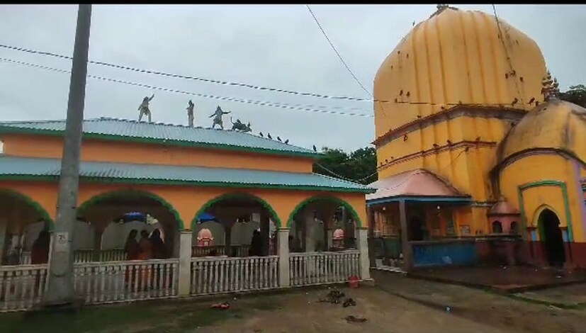 মন্দিরটি দেখতে অপরুপ সুন্দর। মন্দিরের ভেতরের দেওয়ালে সুন্দর নকশা করা । সতীপীঠের আদলে এটি নির্মিত। এই মন্দিরের ইতিহাস ঘাটলে বহু অজানা তথ্য জানা যায়। (Reported By: Suvojit Ghosh)