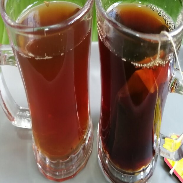 গুয়াহাটি স্টেশনে লাল চা বিখ্যাত। 