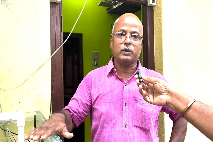  এর জন্য ছোট্ট একটা টেবিলের মত জায়গা হলেই যথেষ্ট। আর মাসে রোজগার করুন লক্ষ লক্ষ টাকা। এমনই সুন্দর ব্যবসার পথ দেখাচ্ছেন ডক্টর বিজয় কালী মহাপাত্র।