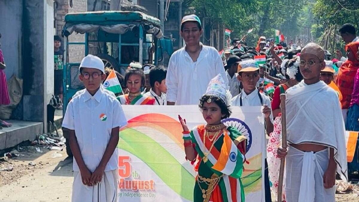 ৭৭ তম স্বাধীনতা দিবস উপলক্ষে নদিয়ার মায়াপুরের এই প্রাথমিক স্কুলের বিশেষ আয়োজন ইতিমধ্যেই নজর কেড়েছে সকলের।