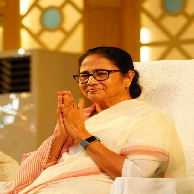 পুজো শেষ হলেও, ঠাকুর দেখার রেশ থেকে যায় কলকাতায়। চলতি বছরেও মেগা কার্নিভালের আয়োজন করা হবে ঘোষণা করল রাজ্যের মুখ‍্যমন্ত্রী মমতা বন্দ্যোপাধ্যায়। (ফাইল ছবি।)