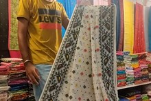 বাংলাদেশের বিখ্যাত ঢাকাই জামদানি এখন মিলছে এপারেই
