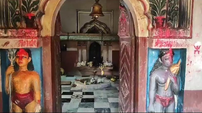 অনেককাল আগে খানাকুলের পার্শ্ববর্তী গ্রামের বাসিন্দা বটুক কারকের পালিত একটি গরু এই অঞ্চলের একটি শিমুল গাছের পাশে এসে দুধ দিত, কিন্তু কেন বাড়িতে দুধ দিত না। এর কারণ জানতে বটুকবাবু শিমুল গাছের পাশের জায়গায় খনন কার্য শুরু করেছিল। (Reported By: Suvojit Ghosh)