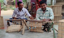 নেই সরকারী সাহায্য, হারিয়ে যেতে বসেছে এই পুরনো কুটির শিল্প 