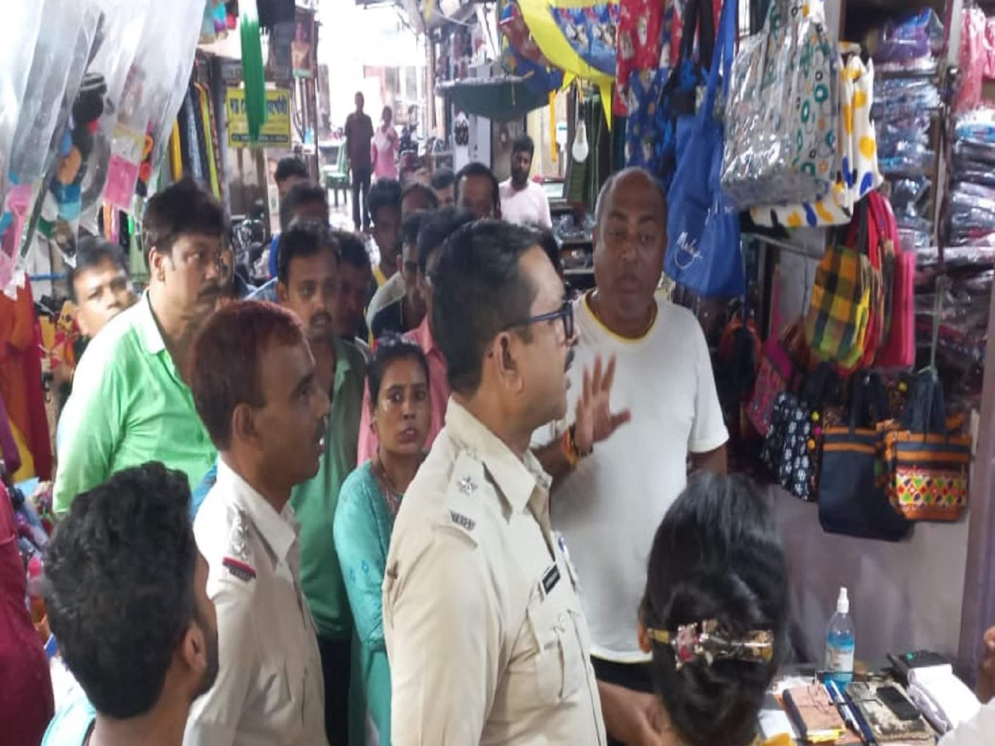 Fake Bags: আসলের নামে বিক্রি হচ্ছিল নকল ব্যাগ ! বর্ধমানে অভিযান পুলিশের দুর্নীতি দমন শাখার