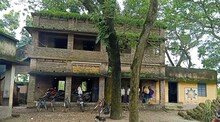 তিনজন শিক্ষক দিয়েই চলছে পড়াশোনা,বেহাল দশা শহীদ তিতুমীরের স্মৃতি বিজড়িত স্কুলে