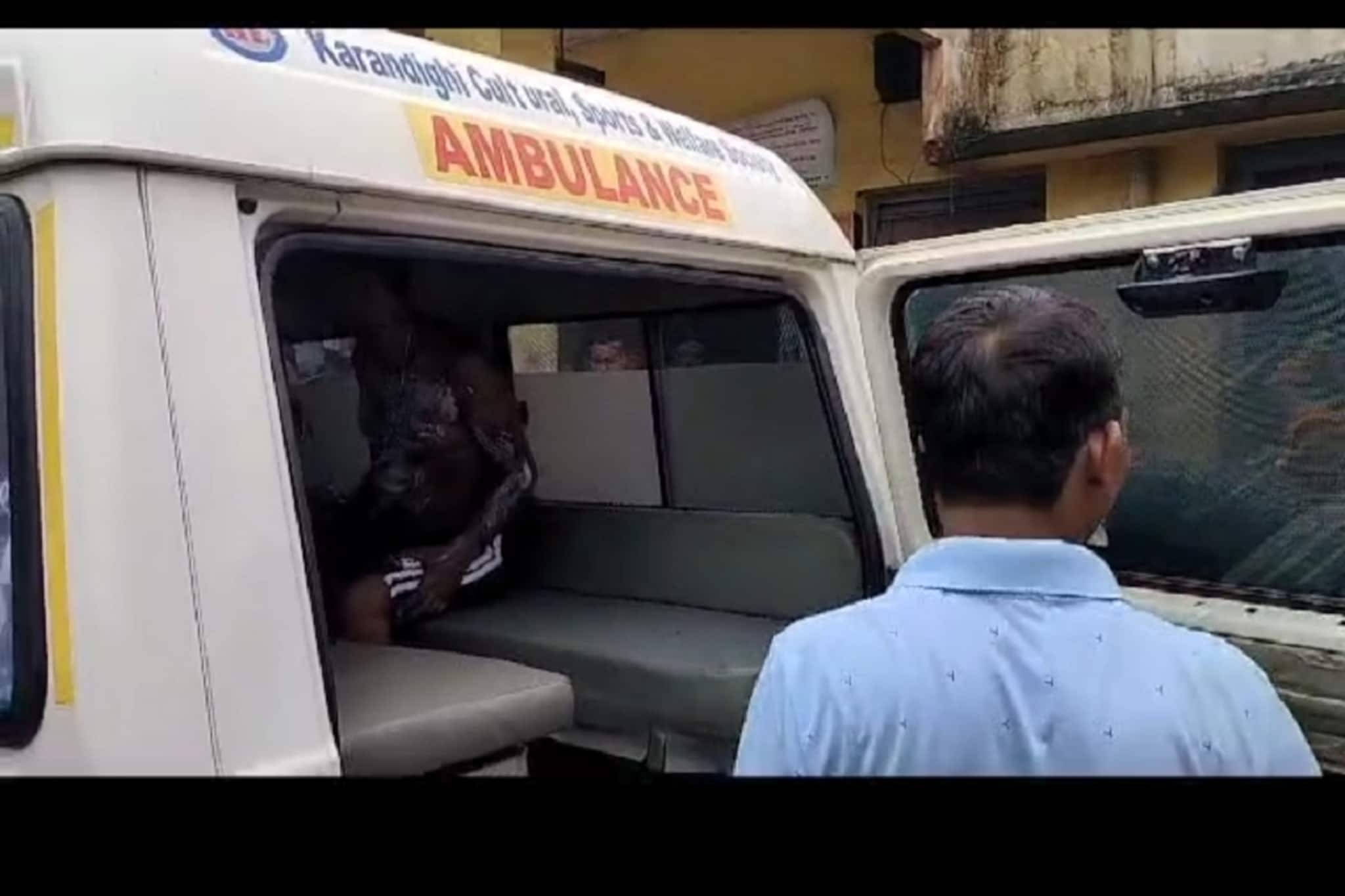Crime News: নিজেদের প্রাণ বাঁচাতে সাহসী পদক্ষেপ দুই বোনের! অ্যাসিড হামলায় আহত চারজন দালাল