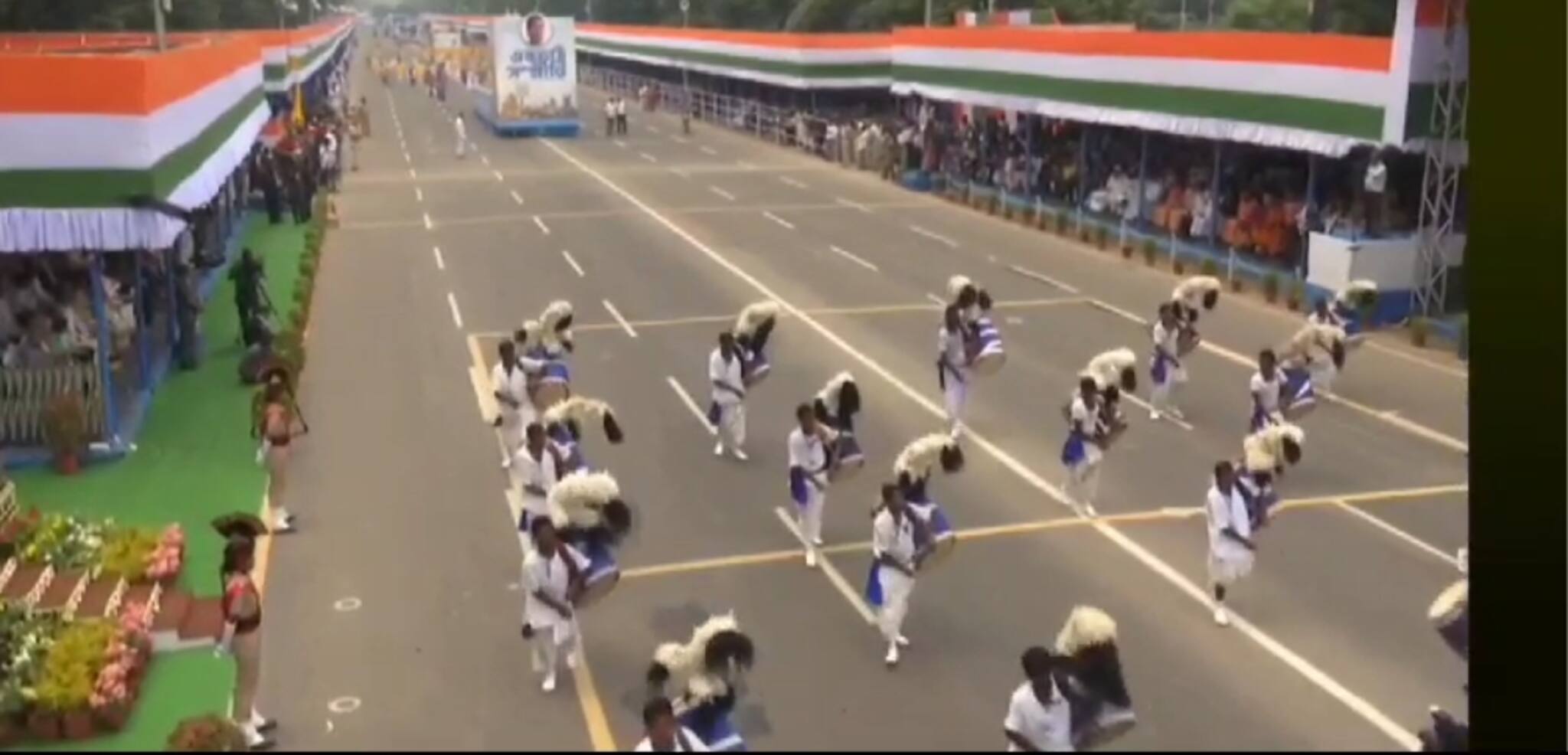 প্রতি বছরের ন্যায় এবারও নজর কাড়ল  রেড রোডের এই প্যারেড...