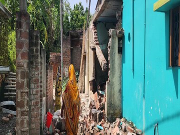 রঘুনাথগঞ্জের লক্ষীজোলায় বন্ধ অঙ্গনওয়াড়ি কেন্দ্রে বোমা বিস্ফোরণ